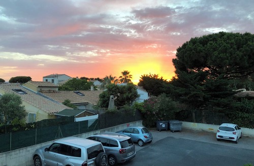 Palavas-les-Flots Apartment | Palavas: Beautiful bright Studio, 2 people CLIM + PK, Near SEA, AVAILABLE WE D AUGUST + TT SEPT