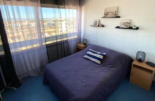 Palavas-les-Flots Apartment | Palavas : T2 Cabine en Front de Mer avec Balcon et Parking, Proche Centre et Commerces - FR-1-559-11
