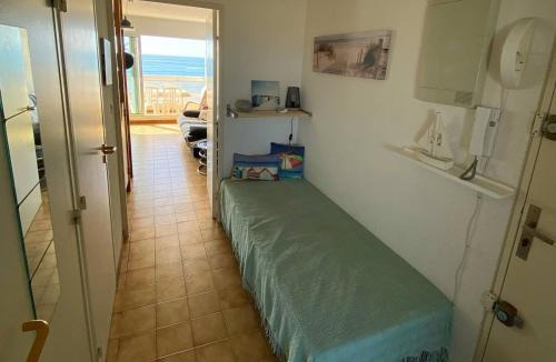 Palavas-les-Flots Apartment | Palavas : T2 Cabine en Front de Mer avec Balcon et Parking, Proche Centre et Commerces - FR-1-559-11