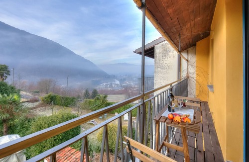Croglio Apartment | Palazzo dei Ulivi - Merlot, Purasca, Switzerland