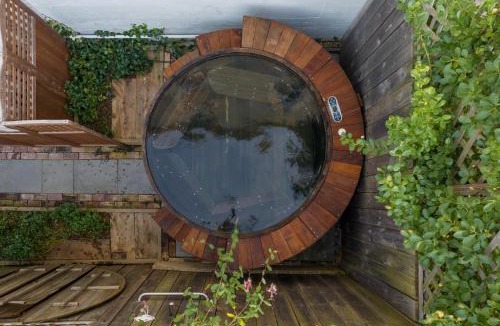 Hudson House | Palazzo Hudson - Luxury Pool, Hot Tub, and Sauna