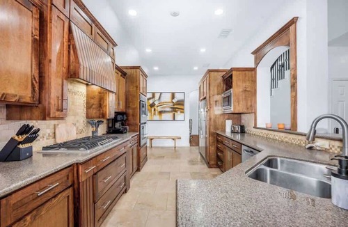Allen House | Palazzo Luxe Paradise w/PS5 Pool Spa |Sleeps 16+