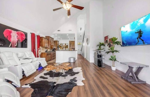 Allen House | Palazzo Luxe Paradise w/PS5 Pool Spa |Sleeps 16+