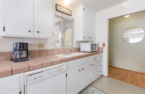 Opal Cliffs House | Palisades Cottage -Dog Friendly