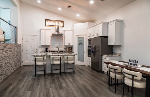 Northwest Heights House | Palisades hills home with City Mountain View’s