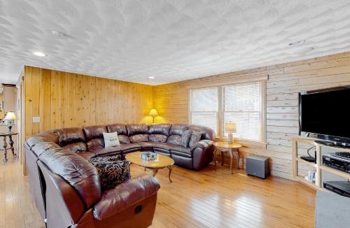 Norway House | Palisades Pines