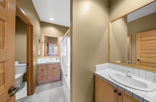 Olympic Valley Apartment | Palisades Tahoe Lodge Rentals Two Bedroom #804