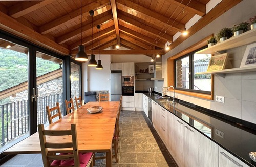 Sort House | Paller de Bordale