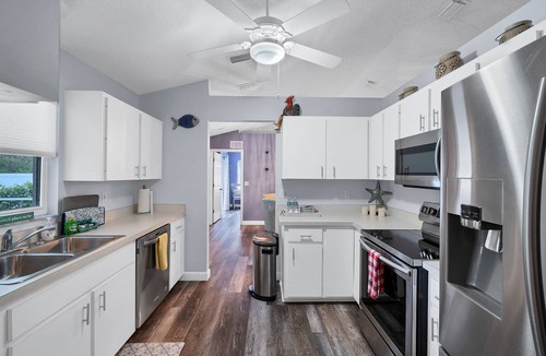 Braden River House | Palm Aire Golf Course home in Sarasota near Benderson Park, UTC and beaches.