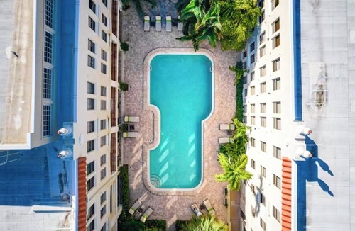 Palm Beach Apartment | Palm Beach 1BR | Steps to Beach and Pool