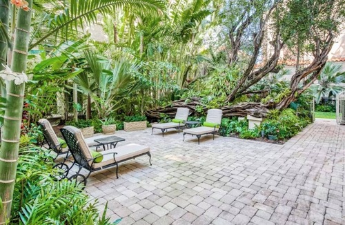 Palm Beach Apartment | Palm Beach 1BR | Steps to Beach and Pool