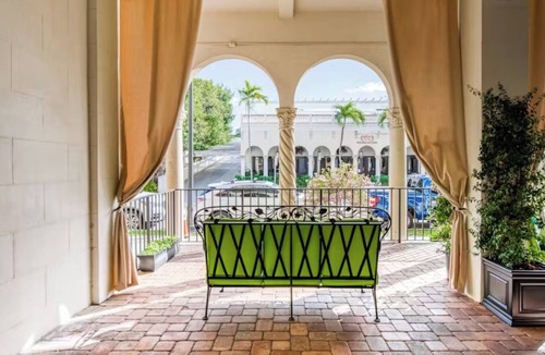 Palm Beach Apartment | Palm Beach 1BR | Steps to Beach and Pool