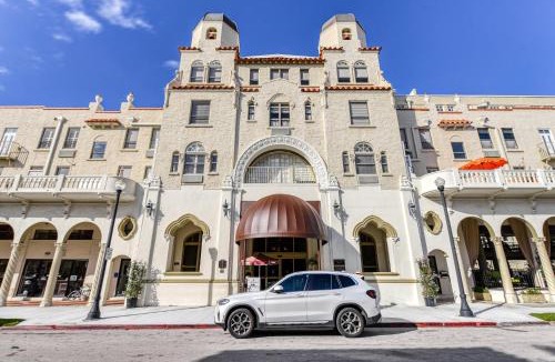 Palm Beach House | Palm Beach Hotel 3008