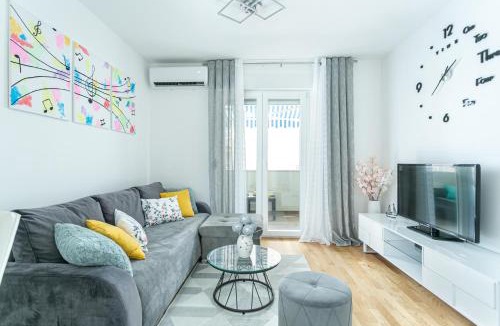 Strozanac Apartment | PALM BEACH
