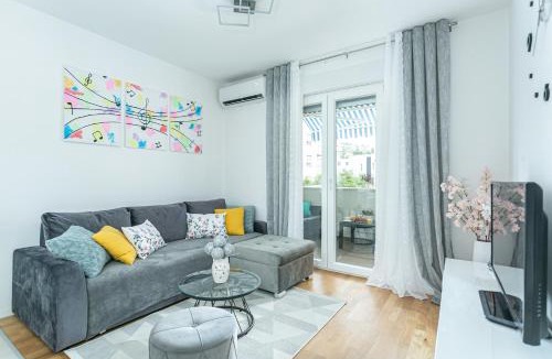 Strozanac Apartment | PALM BEACH