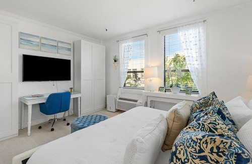 Palm Beach Hotel | Palm Beach Little Gem