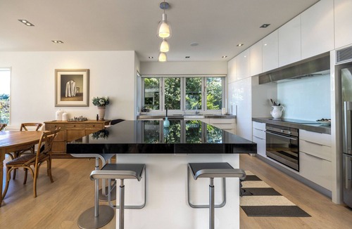 Palm Beach House | Palm Beach Retreat - Stay Waiheke