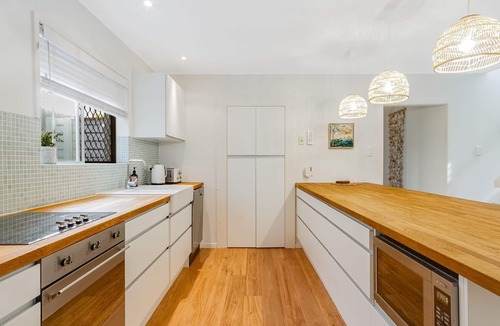 Palm Beach House | Palm Beach Shack - Absolute Beachfront Palm Beach - Pet Friendly (Upon Request) - Linen Provided!