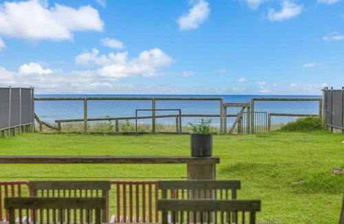 Palm Beach House | Palm Beach Shack - Absolute Beachfront Palm Beach - Pet Friendly (Upon Request) - Linen Provided!