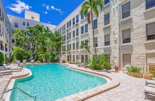 Palm Beach Condo | Palm Beach Studio Steps To Beach