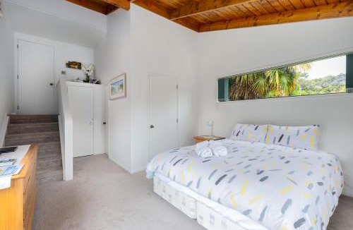 Ostend Bed & Breakfast | Palm Beach Waiheke Tranquil B&B