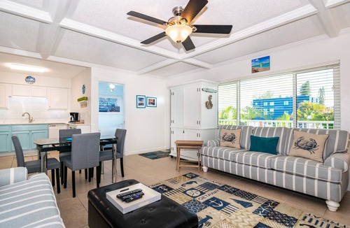 Ilexhurst House | Palm Cay 3 · 3 Queen Beds · 2-Min Walk to Gulf