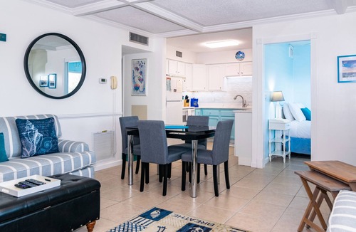 Ilexhurst House | Palm Cay 3 · 3 Queen Beds · 2-Min Walk to Gulf