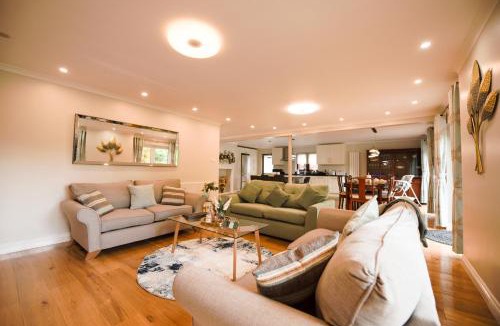 Reading House | Palm Cottage