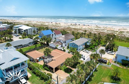 St. Augustine Beach House | Palm Cottage: Cozy 1 Bedroom Beachside Cottage - Dog Friendly