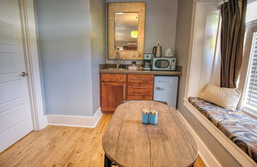 Ashland Hotel | Palm Cottages