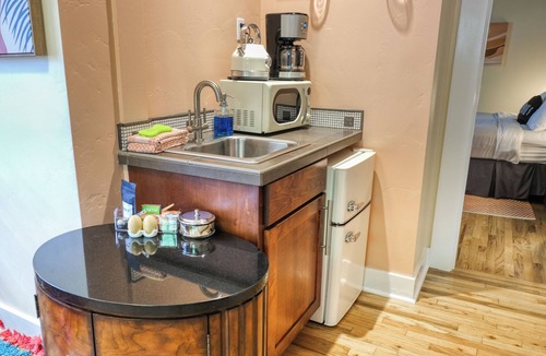 Ashland Hotel | Palm Cottages