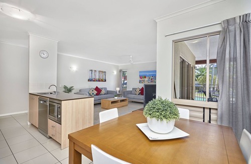 Palm Cove Resort | Palm Cove Beachside Resort Apartment