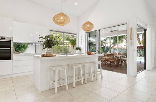 Suffolk Park House | Palm Cove Gated Beachside Retreat