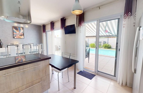 Saint-Gilles-Croix-de-Vie Ski Chalet | Palm'Cornue avec piscine chauffée