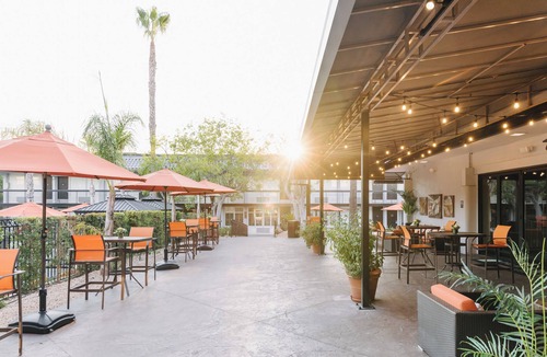 Thousand Oaks Hotel | Palm Garden Hotel