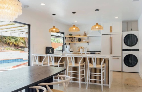 Olde Carlsbad House | Palm Grove: Luxe King, Wet Room & Chef’s Kitchen