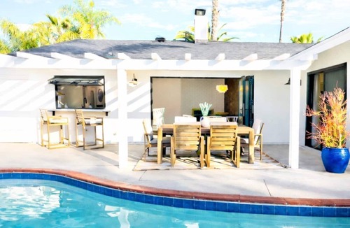 Olde Carlsbad House | Palm Grove: Luxe King, Wet Room & Chef’s Kitchen