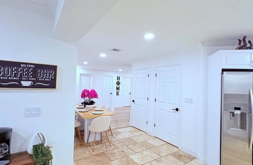 Lake Worth House | Palm Paradise Jacuzzi Hammock Game Yard