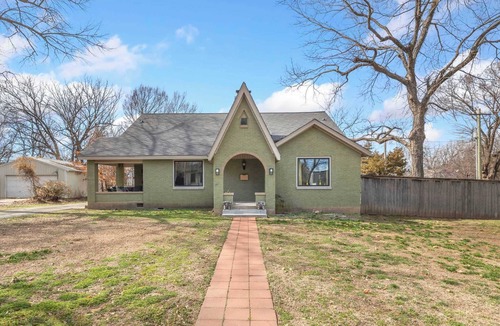 Springdale House | Palm Pool House-Pool-IN Downtown-Walk Everywhere!