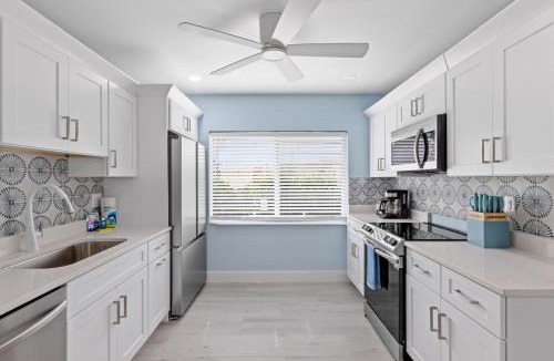Sanibel House | Palm Retreat - 3BR Cottage at the Palmview Inn of Sanibel Island with Bikes