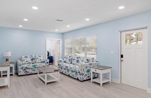 Sanibel House | Palm Retreat - 3BR Cottage at the Palmview Inn of Sanibel Island with Bikes