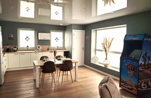 Neuf-Mesnil Apartment | Palm Springs - Family suite with pool
