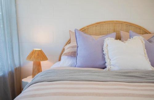 Bateau Bay Villa | Palm Springs Oasis in Bateau Bay