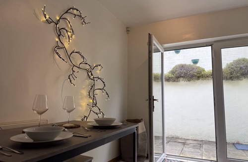 Caterham House | Palm Tree House, Caterham