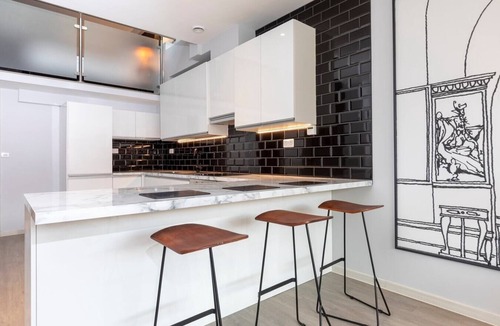 London Borough of Bromley Apartment | Palm Tree House - Angles Max