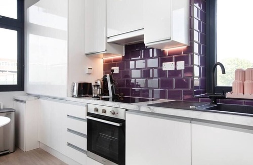 London Borough of Bromley Apartment | Palm Tree House | Candyland