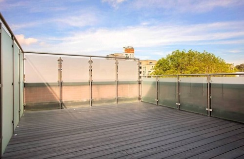 London Borough of Bromley Apartment | Palm Tree House | Candyland