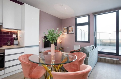 London Borough of Bromley Apartment | Palm Tree House - Le Jarden