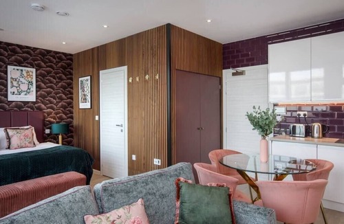 London Borough of Bromley Apartment | Palm Tree House - Le Jarden