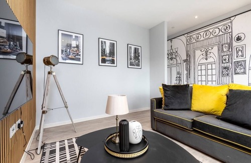 London Borough of Bromley Apartment | Palm Tree House - New York